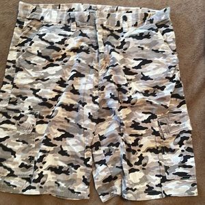 Men’s gray camo cargo shorts. Size 40